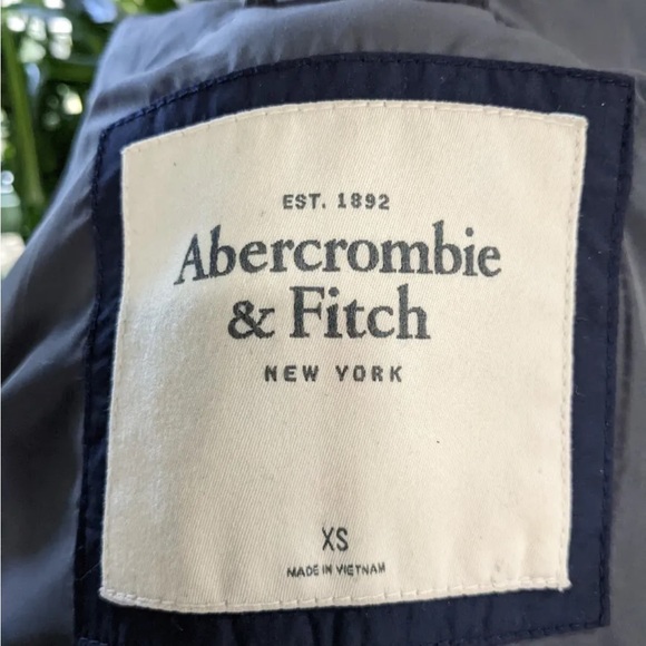 Puffer Vest from Abercrombie and Fitch women’s size XS Gray - Picture 3 of 3